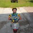 W wieku 2 lat uczył się jezdzić  na rowerze i w ciągu \ntygodnia nauczył się i teraz śmiga jak burza.