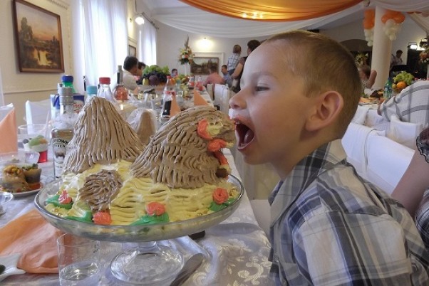 Zdjęcie zgłoszone na konkurs eBobas.pl Chociaż jestem taki mały, tort ogromny połknę cały :&#45;&#41;