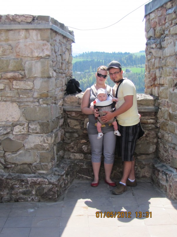 Zdjęcie zgłoszone na konkurs eBobas.pl Moja pierwsza wyprawa z rodzicami po zamku w Czorsztynie:&#41;