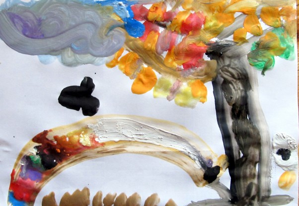 Jesienna abstrakcja. Natalka lat 5 Praca przedstawia jesienne drzewo oraz mostek, a ta wielka czarna plama nad mostkiem to rybka która wyskoczyła z rzeki :&#41;