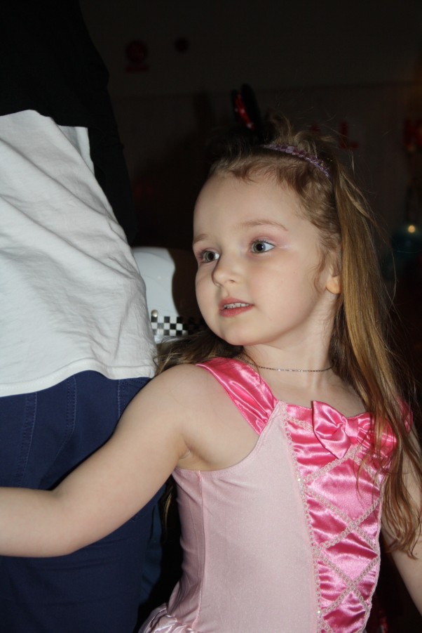 Zdjęcie zgłoszone na konkurs eBobas.pl to ja Amelka &#40;4,5 lata&#41; za księżniczkę się przebrałam\ni na balu karnawałowym tak pięknie wyglądałam