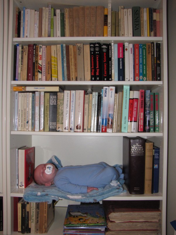 Mały mól książkowy Uwielbiam książki do poduszki. Przy nich zasypiam najlepiej. 