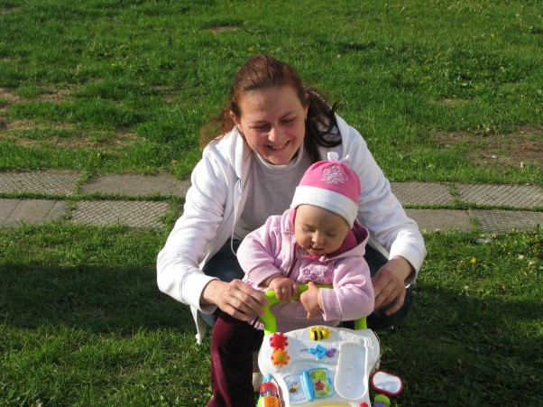 Zdjęcia rodzinne Ja z Natalką&#45;podczs nauki chodzenia:&#41;