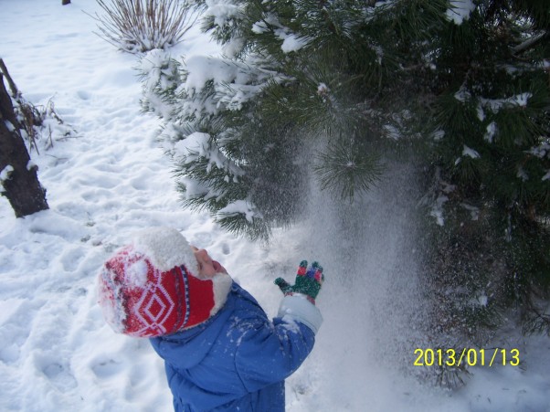 Zdjęcie zgłoszone na konkurs eBobas.pl Szymonek uwielbia zimę:&#41; Zawsze chętnie wychodzi na dwór i się bawi:&#41; 