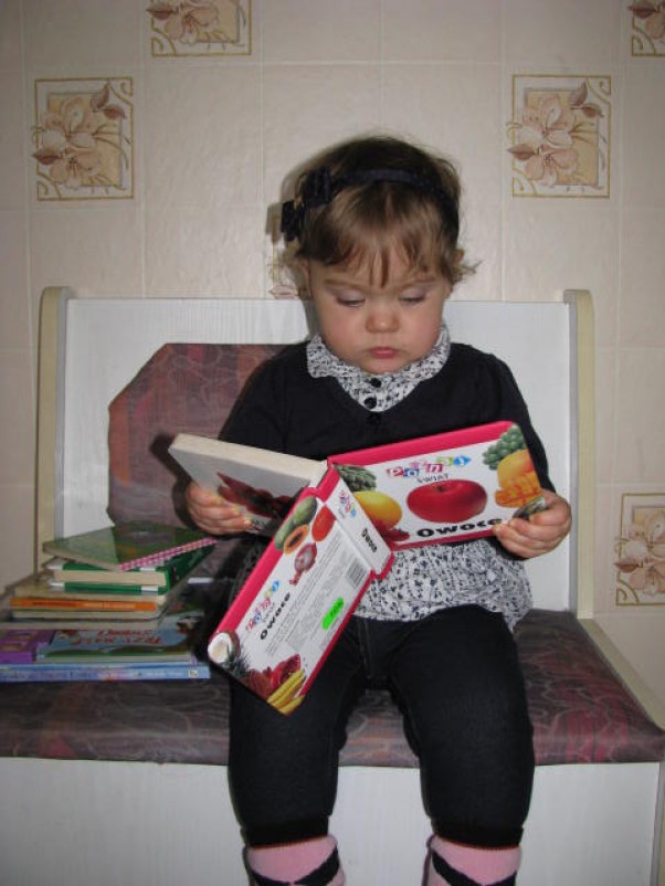 Zdjęcie zgłoszone na konkurs eBobas.pl Gdy książeczki oglądamy i czytamy to fajnie czas spędzamy . 