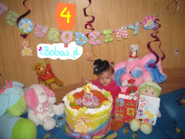 Zdjęcie zgłoszone na konkurs eBobas.pl Torcik urodzinowy z krepy, laurka i przyjęcie z okazji Waszego święta z najlepszymi życzeniami od Nadusi  1,5 roku