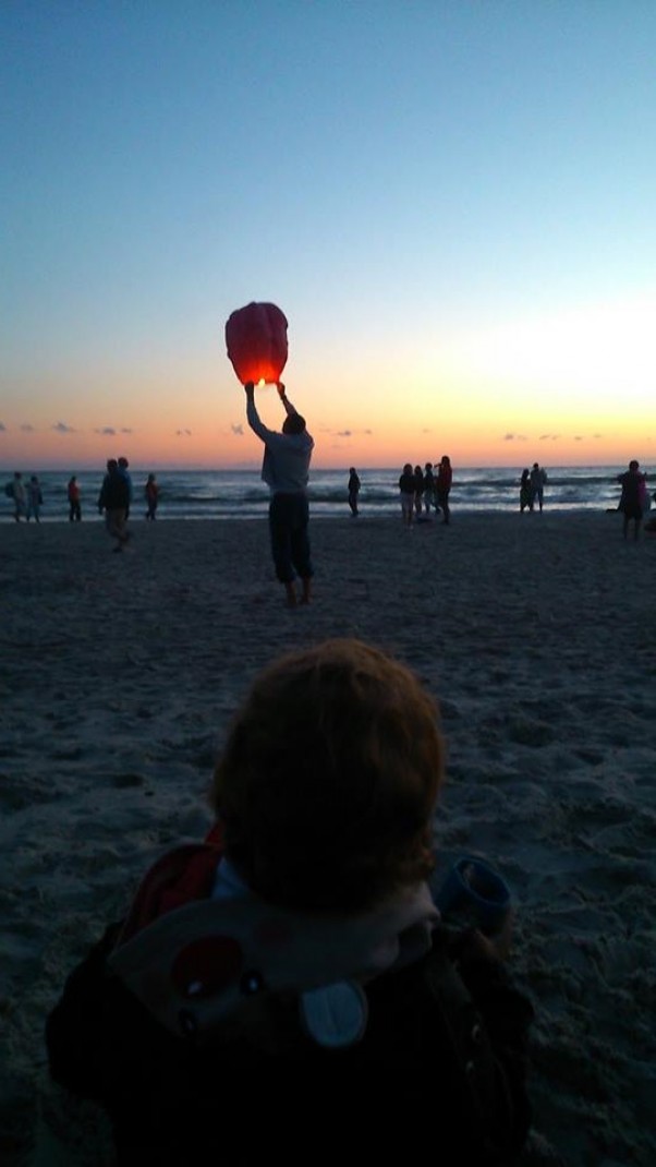Zdjęcie zgłoszone na konkurs eBobas.pl Dla Majki to wielkie przeżycie zobaczyć na własne oczy pierwszy raz zachód słońca nad morzem 