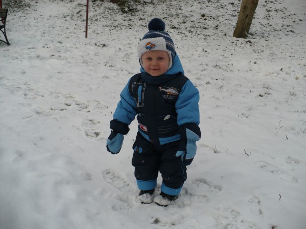 Zimowy spacerek:&#41; Pierwszy spacerek Kacperka po śniegu:&#41;&#41;