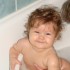 Wiktorcia pięknie pozowała do tego zdjęcia, jakby chciała pokazać jak bardzo lubi się kąpać.