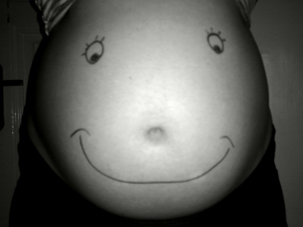 Pozdrowienia z Brzuchowa;&#41; Zdjęcie zostało wykonane w 7 miesiącu ciąży dla Mężusia od  nienarodzonego Synusia...