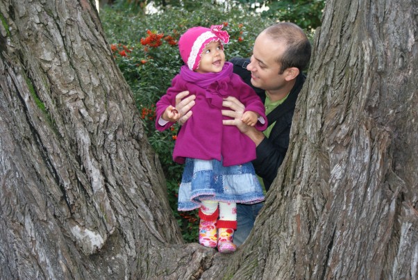 Córeczka Tatusia A z Tatusiem wspinam się po drzewach...