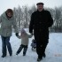 Widok unikatowy: odwiedziny dziadków, których Tymek widuje kilka razy w roku jedynie. Na spacer z sankami &#45; nawet dziadek się wybrał z nami!!! Dużo śniegu, śmiechu i białego szaleństwa ;&#41;