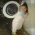 Martynka 1,5 roku,pomaga wkładać pranie do pralki