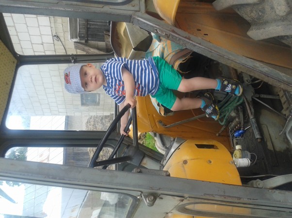 Zdjęcie zgłoszone na konkurs eBobas.pl Nie ma to jak traktor dziadka :&#41;