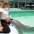 Nawet delfiny Cię całują córeczko!