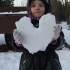 Oto serce dla mamy,\nbo bardzo ją kochamy.\nZe śniegu całe białe,\nbo nas kocha wytrwale!