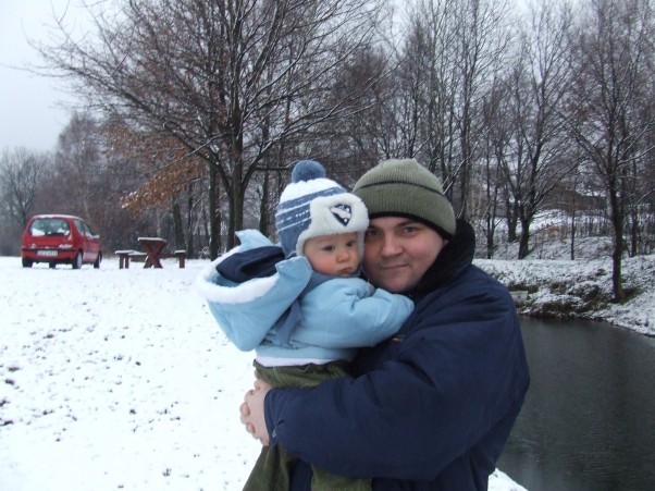 Arturek z tatą Mój tatuś to nawet zimą zabiera mnie nad jezioro.