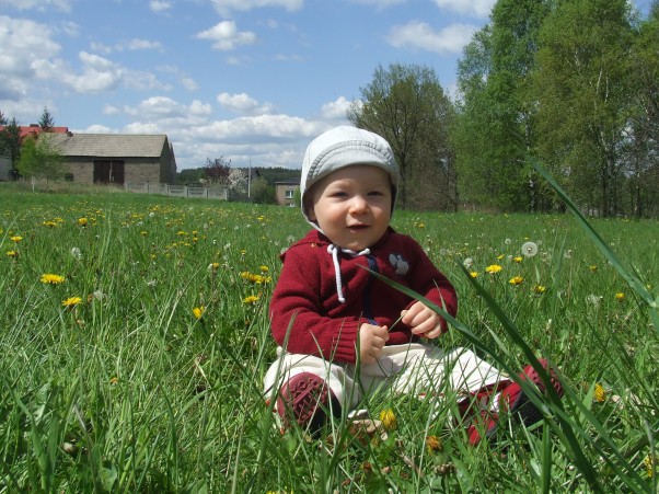 Arturek w wiosennym plenerze Nie ma to jak wiosna na wsi ! 