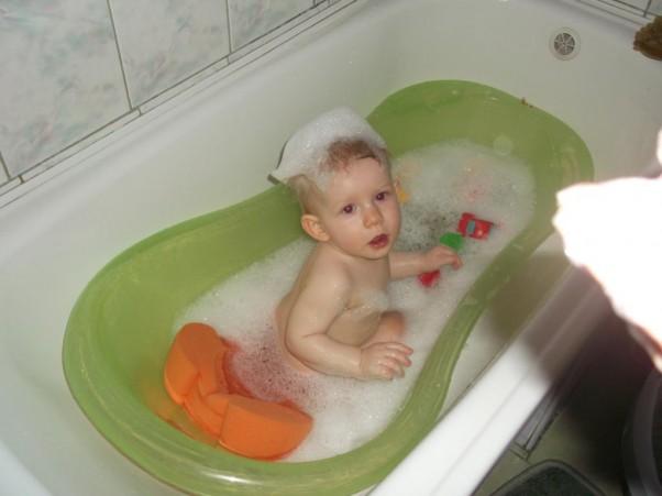 Piankowa kąpiel Kąpiel dla mojego synka jest relaksem , świetną zabawa z ulubionymi zabawkami:&#41;