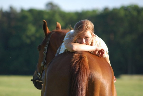 Córka i koń Córka na swoim ukochanym koniu.