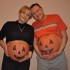 Hallowenowe malowanki na brzuchach przyszłej mamy i przyszłego taty