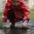 W czasie deszczu dzieci się nie nudzą, tylko grzebią w kałużach :&#41; Mamy też się nie nudzą, bo muszą potem to wszystko prać ;&#41;