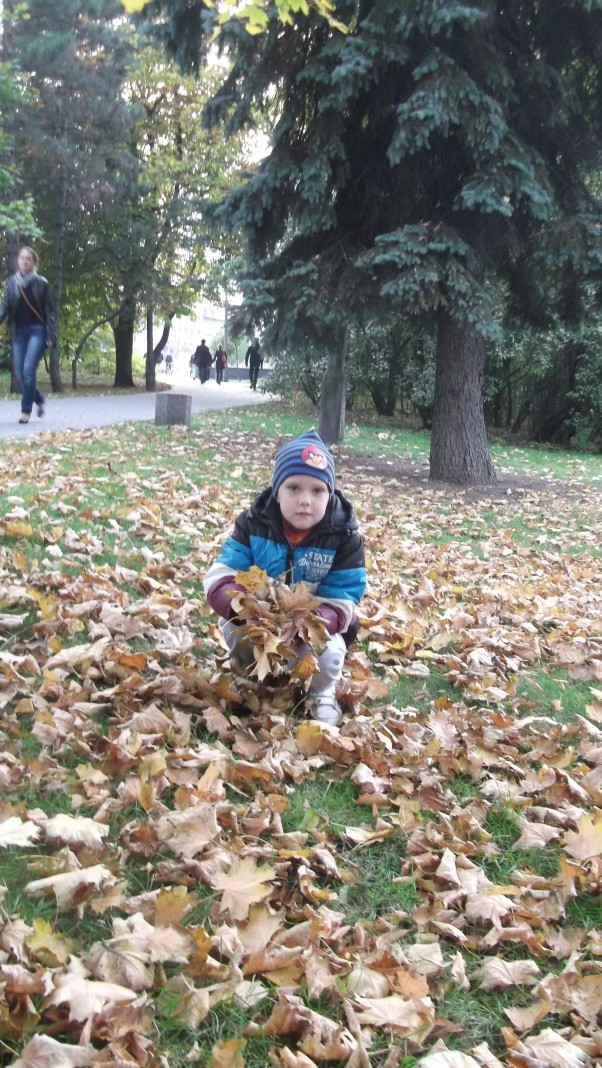 Fabianek 6 lat Korzystam z uroków jesienni\nzanim zima białym puchem \nwszystko odmieni !