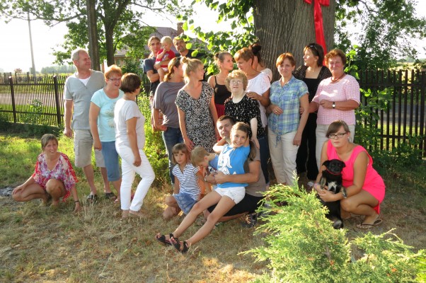 Zdjęcie zgłoszone na konkurs eBobas.pl Wy świętujecie 5 urodziny, a my z rodzinką 100 lecie Lipy rosnącej w naszym ogrodzie:&#41;