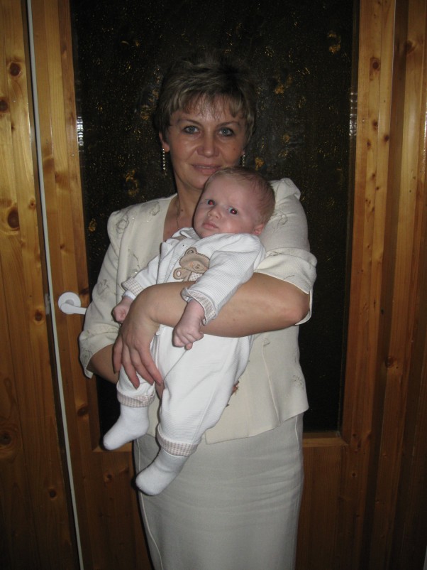 Zdjęcie zgłoszone na konkurs eBobas.pl babcia ma dużo pracy przy swoich wnukach:&#41;