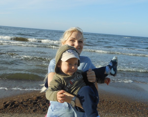 Zdjęcie zgłoszone na konkurs eBobas.pl Ostatki letnich promieni słonecznych &#43; delikatny morski wiatr wymalowały nam cudowny portret, na który z uśmiechem będziemy spoglądać przez długie lata :&#41;