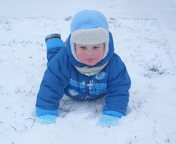 Gwiazdka 2012, chmura dla Kacperka Pada śnieg,suną sanki,jest renifer i bałwanki.Śnieżki z nieba spadają,życzenia zdrowych świąt składają.Niech te święta będą wyjątkowe,a prezenty Kacperku odlotowe;]