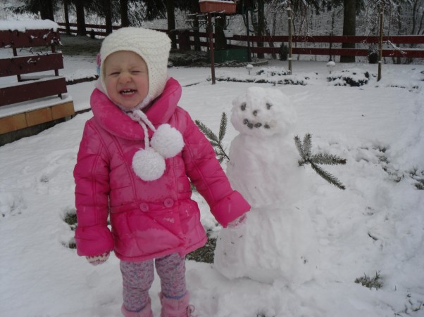 z bałwankiem od samego rana lepiłam z mamą bałwanka...śliczny kolega:]