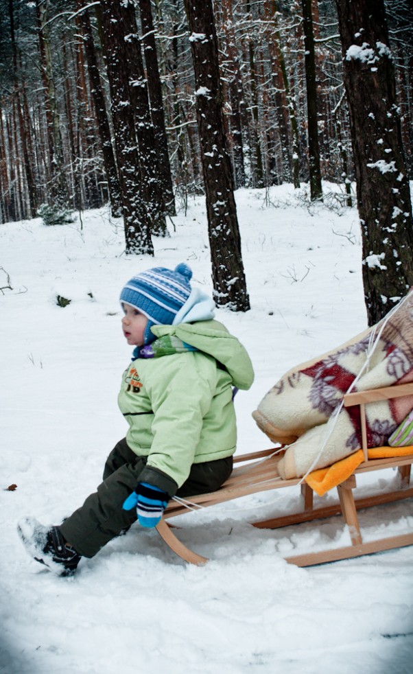 Zdjęcie zgłoszone na konkurs eBobas.pl Bartuś chwilkę odpoczywa po bieganiu w zaspach śnieżnych:&#41;