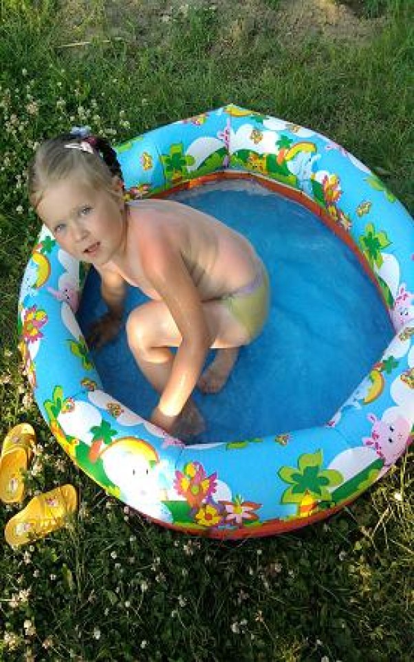 Zdjęcie zgłoszone na konkurs eBobas.pl jaka ulga w tym baseniku, w taki upalny dzionek:&#41;
