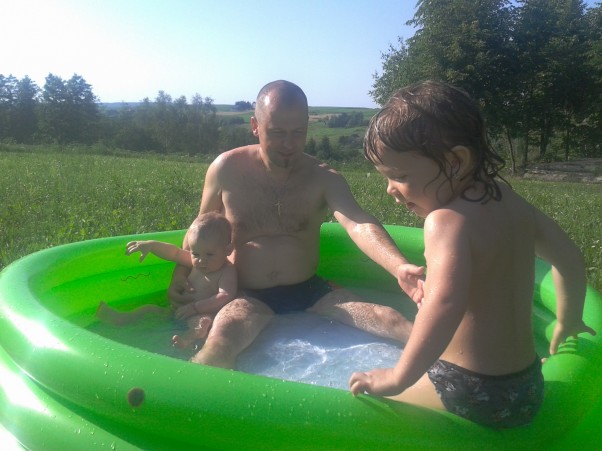 basen&#45;To jest to !!!! Idealna pogoda ,ciepła woda i tata ...nasze dzieciaki tylko na to czekają w ciepłe letnie weekendy :&#41;
