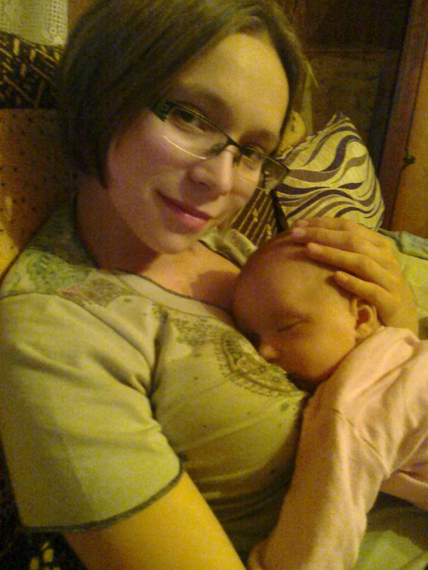 Mama&#45;najlepsza poduszka na świecie:&#41; Zosieńka w mgnieniu oka zasnęła na mamie.