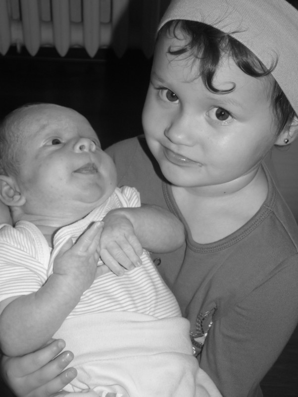 kocham cie Na zdjęciu mój syn Wituś z kuzyneczką Hanią. Ona go kocha całym swoim małym serduszkiem, a on to czuje i odwzajemnia.