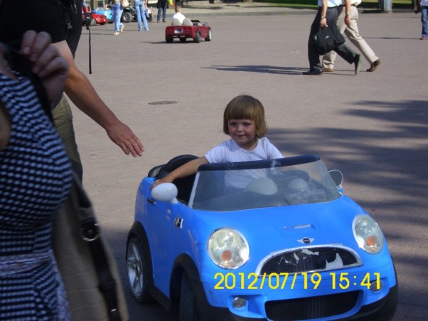 Zdjęcie zgłoszone na konkurs eBobas.pl Jeżdżę prawie jak mój tatus :&#41; 