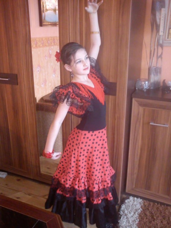 Ole!! Być tancerką pragnie każda dziewczynka.Córka spełniła to marzenie po części i na bal karnawałowy przebrała się za tancerkę flamenco.Wyglądała pięęęknie!!