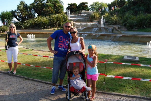 Zdjęcie zgłoszone na konkurs eBobas.pl I cała rodzinka w komplecie na wakacji w Barcelona.