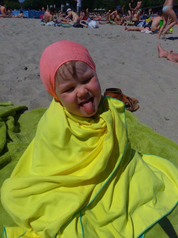 Zdjęcie zgłoszone na konkurs eBobas.pl A kiedy jest już gorąco...Ninka chłodzi się jak piesek:&#41;