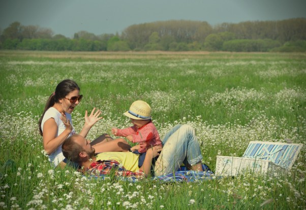 Rodzinny piknik To, co nasza rodzinka lubi najbardziej: beztroska, wiosna, kwiaty, słońce i uśmiechy od ucha do ucha!