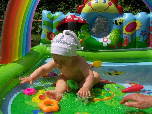 Zdjęcie zgłoszone na konkurs eBobas.pl Można się kąpać w basenie do woli ,gdy letnia pogoda nam na to pozwoli :&#41;