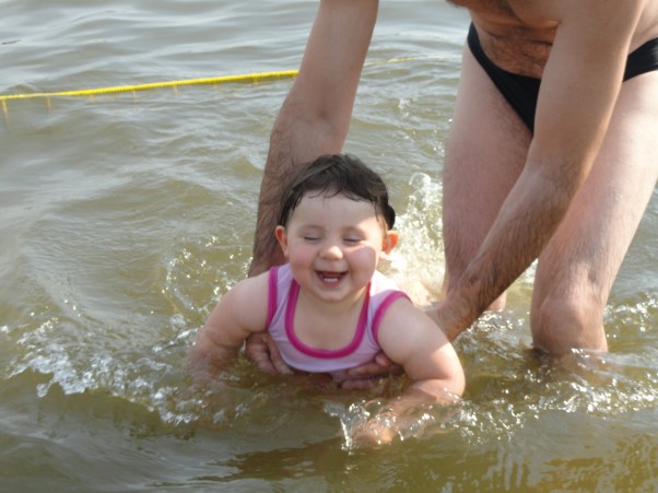 Zdjęcie zgłoszone na konkurs eBobas.pl Nauka pływania z dziadkiem :&#41; 