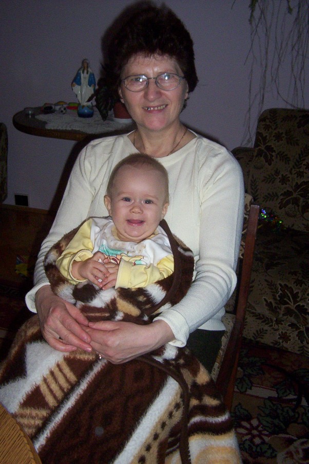moja babcia Uwielbiam tulić się z babcią i słuchać jej historii albo piosenek, które mi śpiewa.