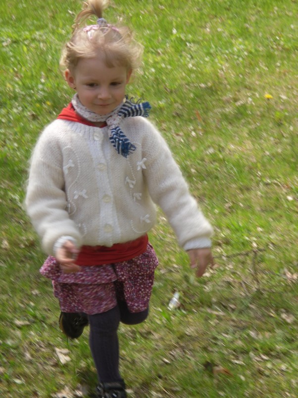 Zdjęcie zgłoszone na konkurs eBobas.pl Portret Zuzanki 2 latka w parku :&#41;