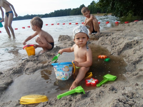 Bobasek Zabawa nad jeziorem