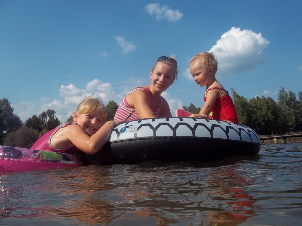 Mama,Nadia i Natalka:&#41; Cóż...jeśli brak pływackich umiejętności w kółkach zawsze bezpieczniej i uśmiechu nie brakuje i każda z nas raźniej w swoim towarzystwie się czuje:&#41;