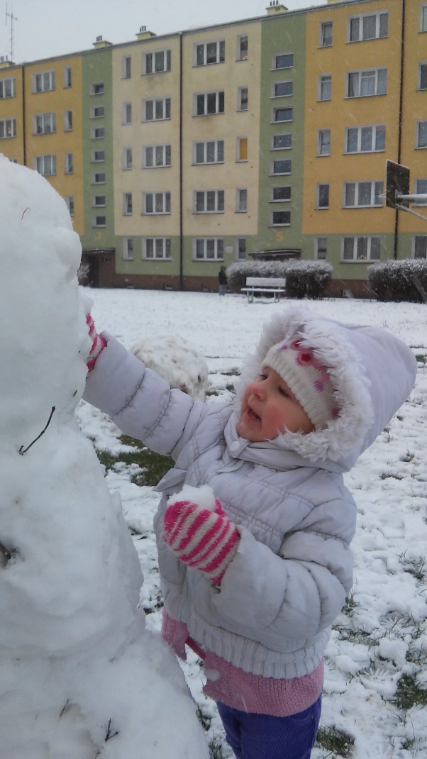 Lepię bałwanka:&#41; Mój pierwszy bałwanek w życiu:&#41;ale frajda:&#41;