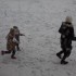 Śnieg sypie,mróz szczypie,ubrania mokre,ale śnieżna zabawa trwa na całego.Wnuczki atakują śnieżkami babcię,która zwinnie przed nimi ucieka:&#45;&#41;